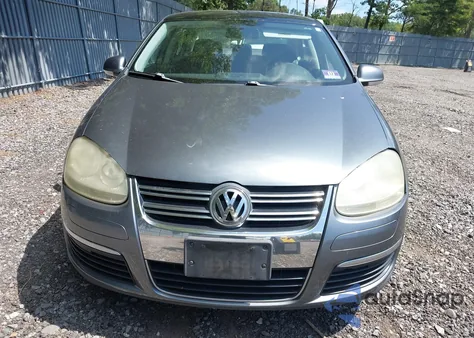 2008 Volkswagen Jetta Wolfsburg Edition z USA, uszkodzony, nr VIN 3VWRA71K58M182362